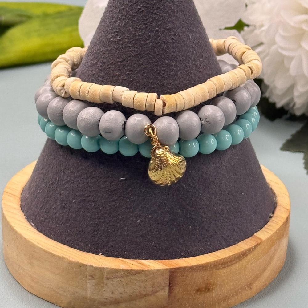 Gray and Blue Beaded Bracelet Set with Sea Shell Charm NWOT